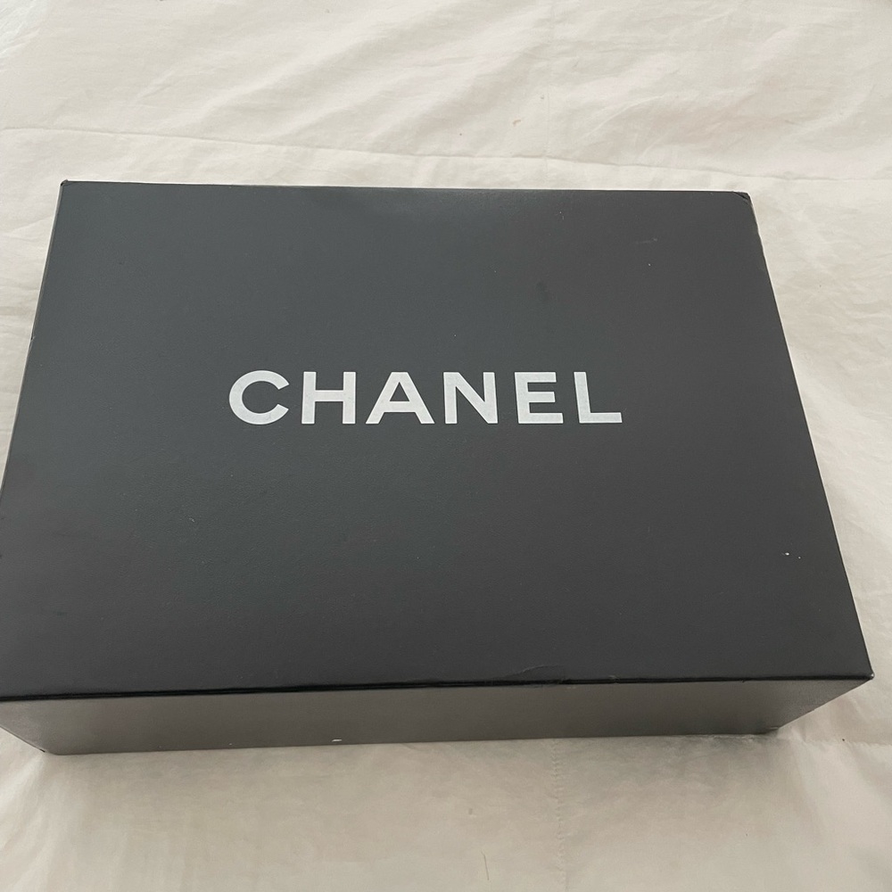CHANEL Authentic East West single flap quilted, silver tone chain. Caviar. - Picture 5 of 9